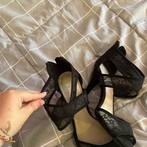 Fioni black lace heel
